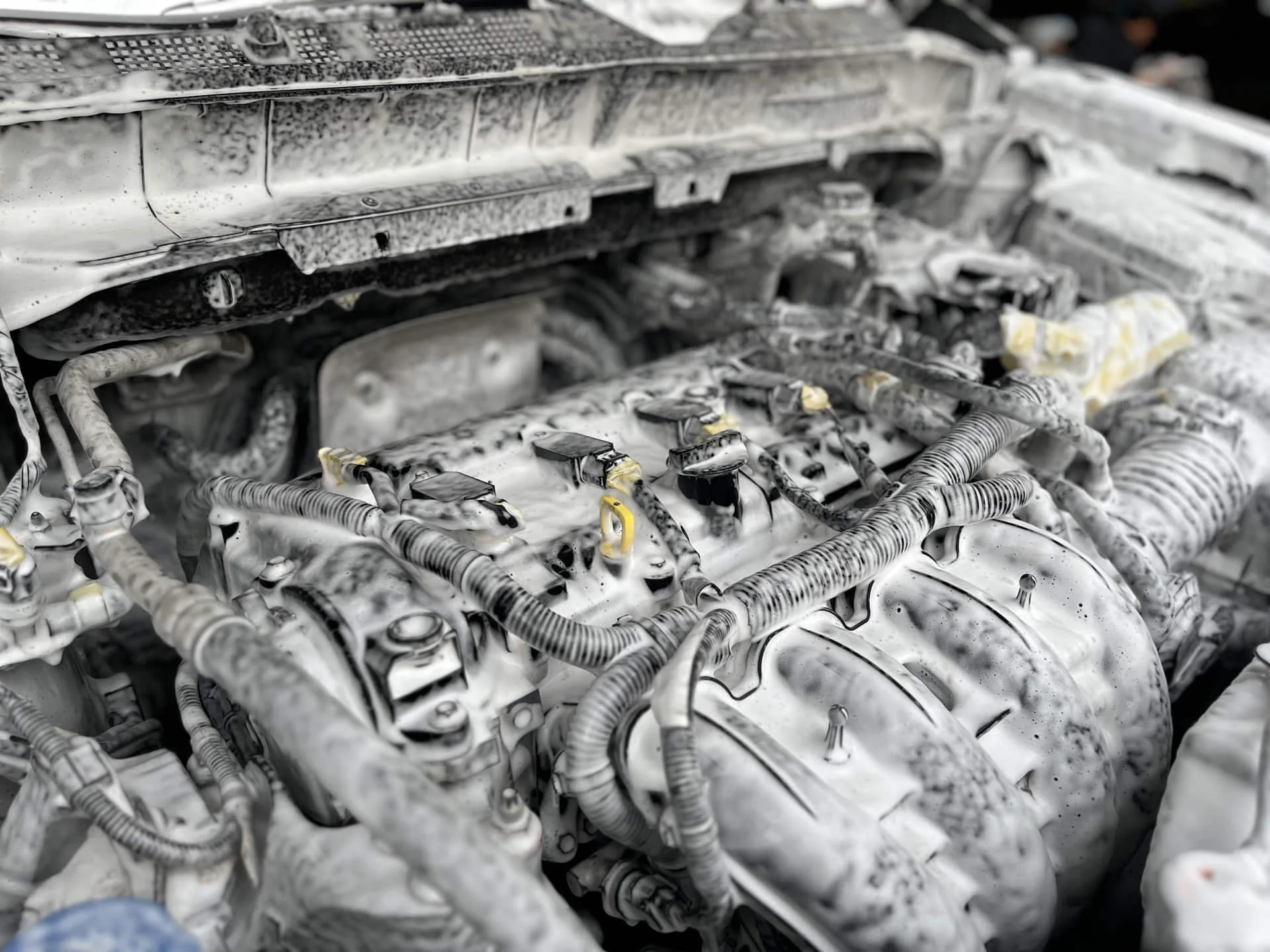 Dịch Vụ Vệ Sinh Khoang Máy Ô Tô