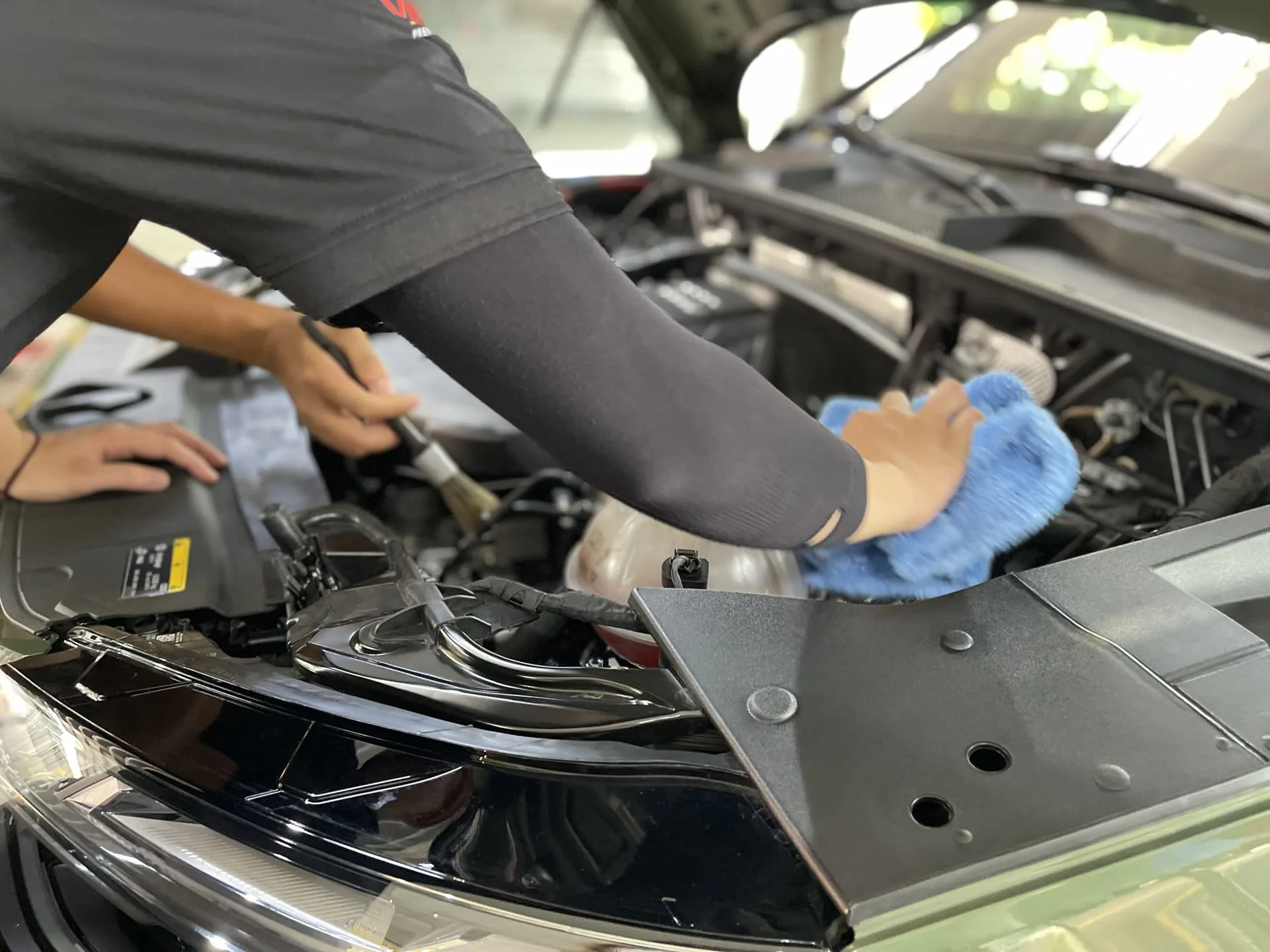 Dịch Vụ Vệ Sinh Khoang Máy Ô Tô