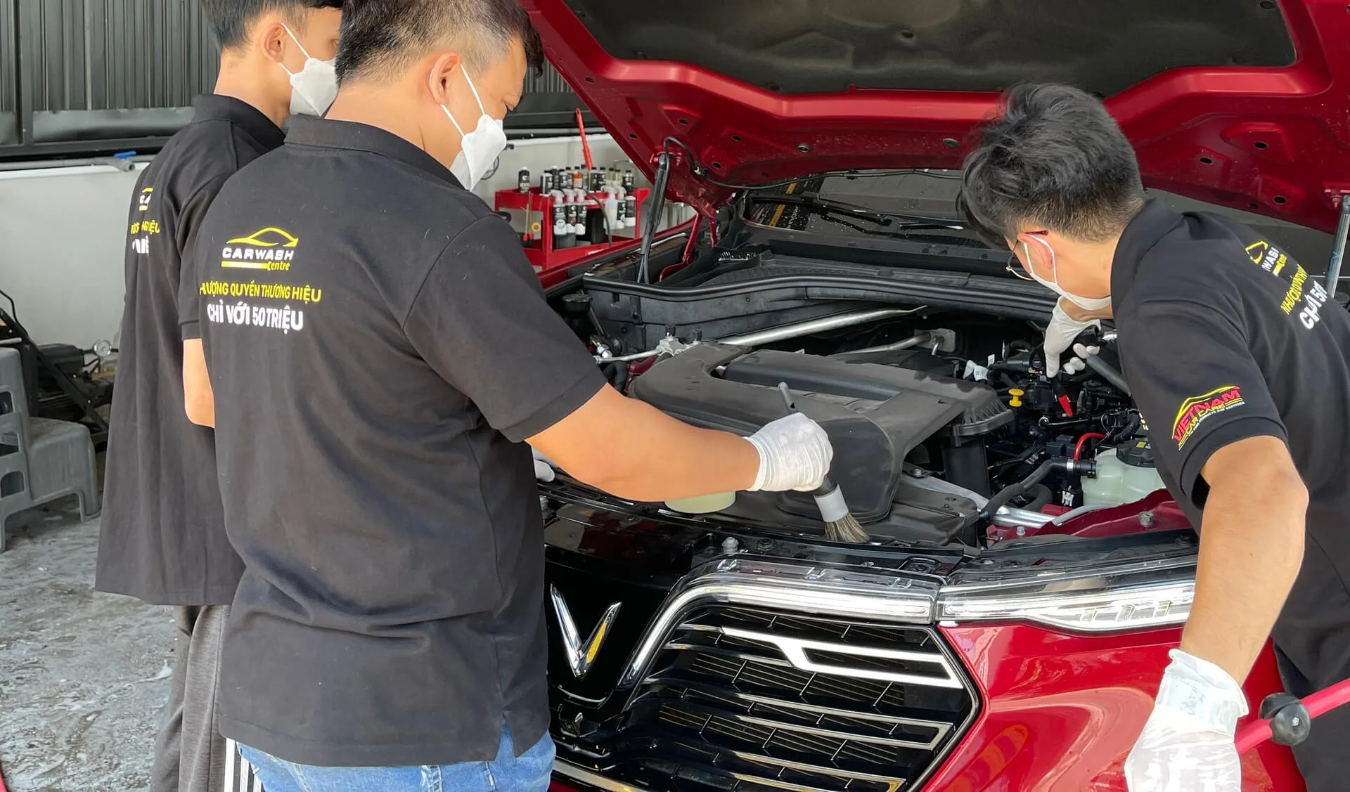 ve sinh khoang may oto