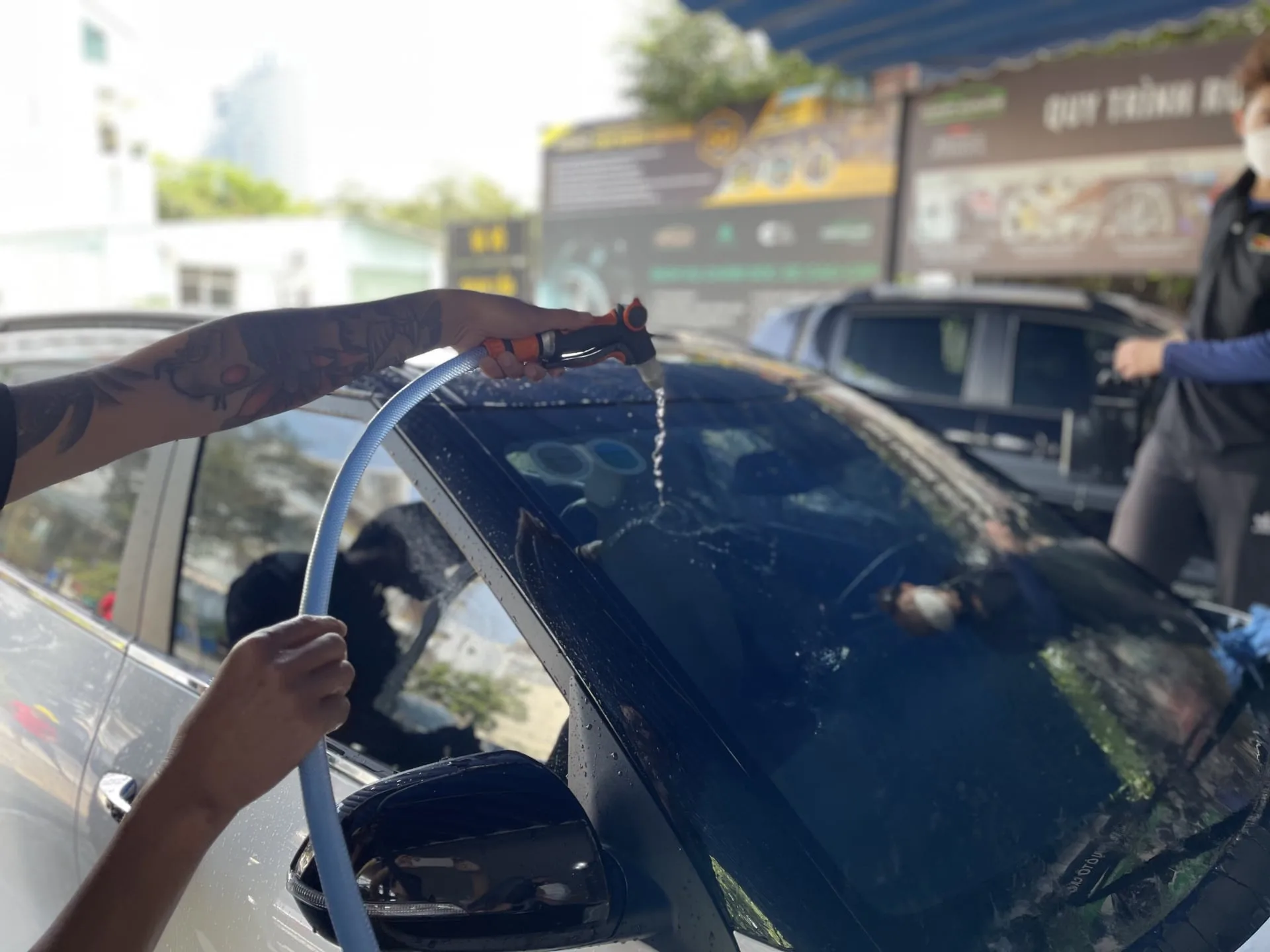Dịch Vụ Tẩy Ố Kính Ô Tô