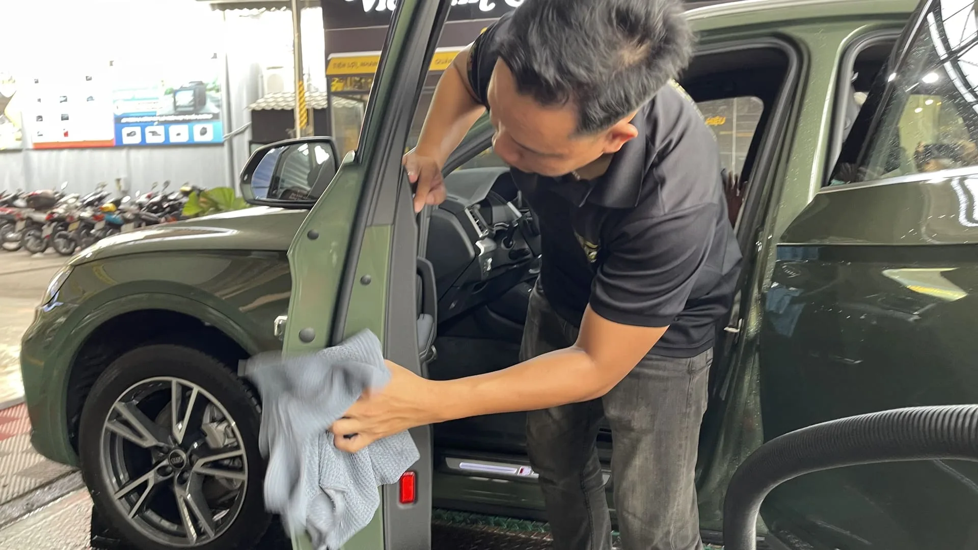 dịch vụ vệ sinh nội thất