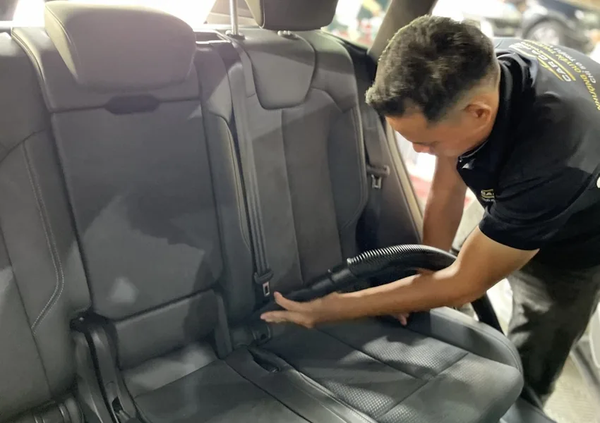 huong dan ve sinh ghe da o to (2)