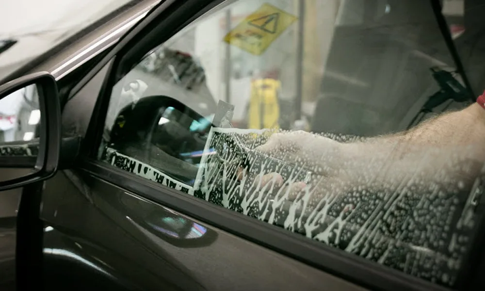 ve sinh kinh xe o to (2)