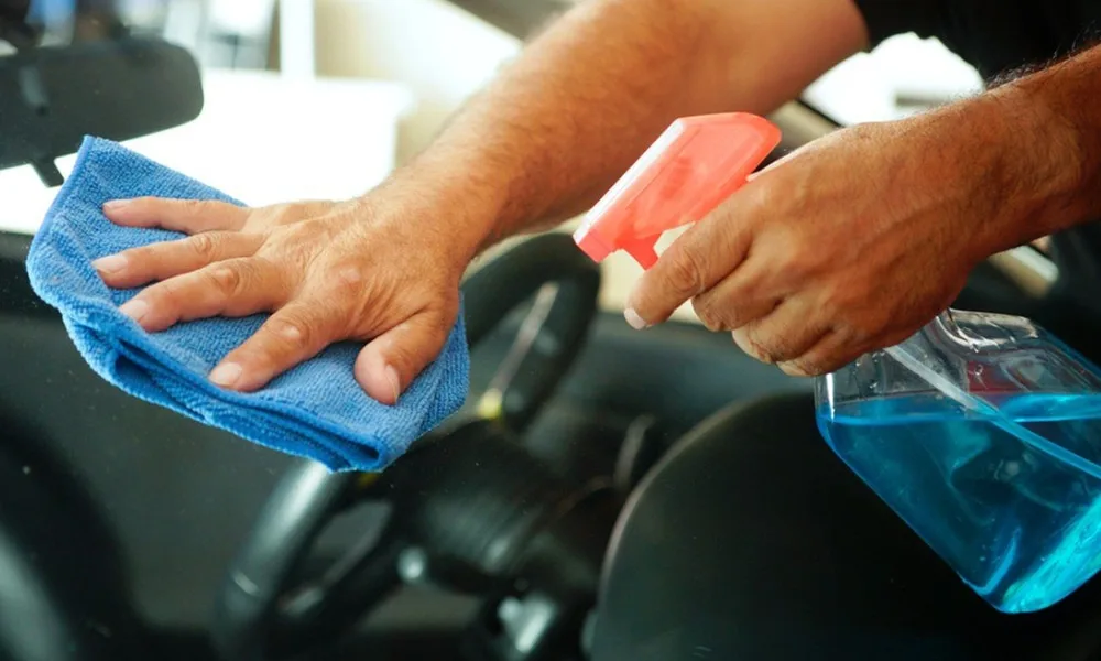 ve sinh kinh xe o to (4)