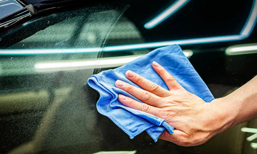 ve sinh kinh xe o to (7)