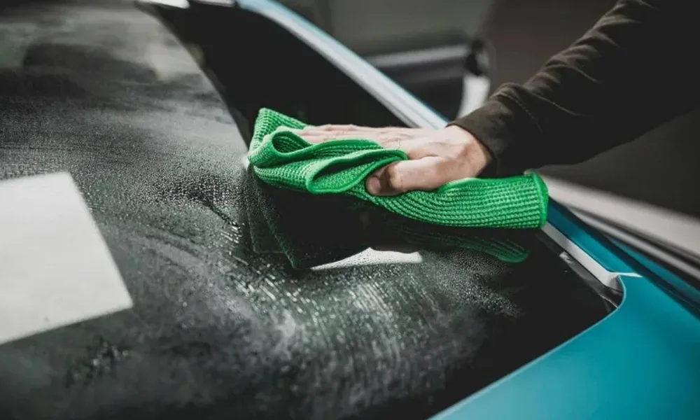 ve sinh kinh xe o to (9)