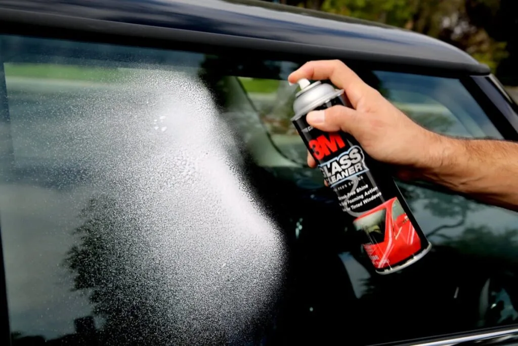 Dung dịch tẩy ố kính ô tô 3M Glass Cleaner.