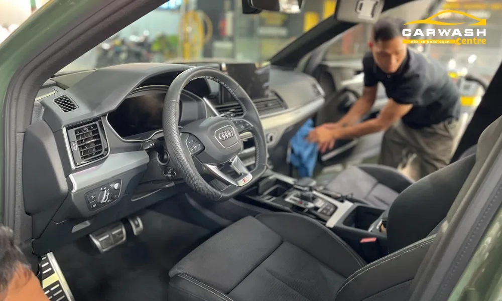 Giặt thảm trải sàn và hút bụi là việc cần phải làm sau khi rửa xe ô tô. - Car Wash Centre - TPHCM