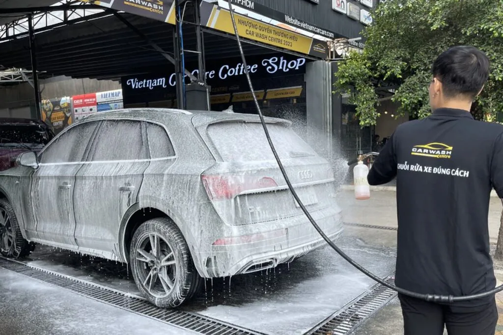 Rửa xe không chạm đúng cách.