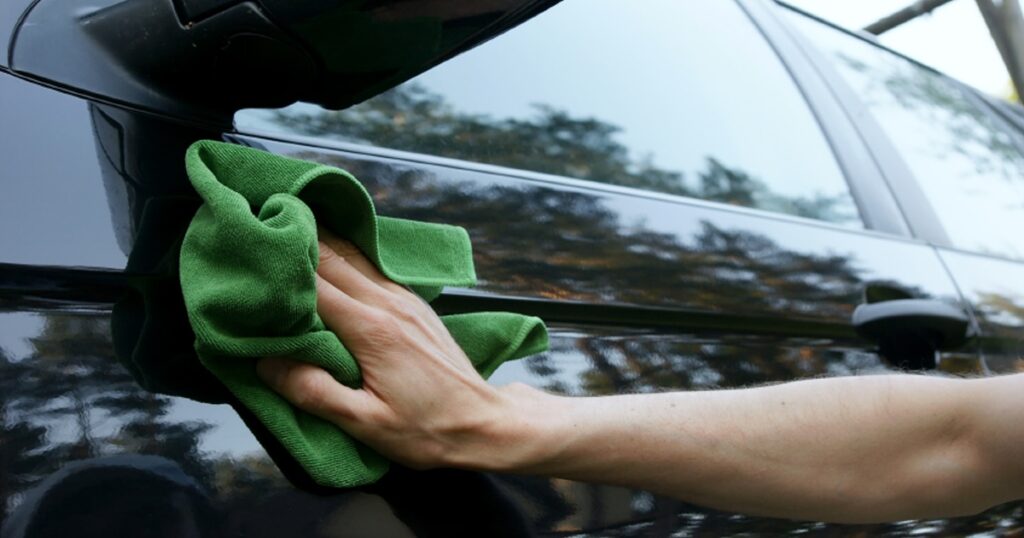 Chăm sóc ngoại thất xe hơi tại nhà ít nhất 1 lần/tuần. - Car Wash Centre