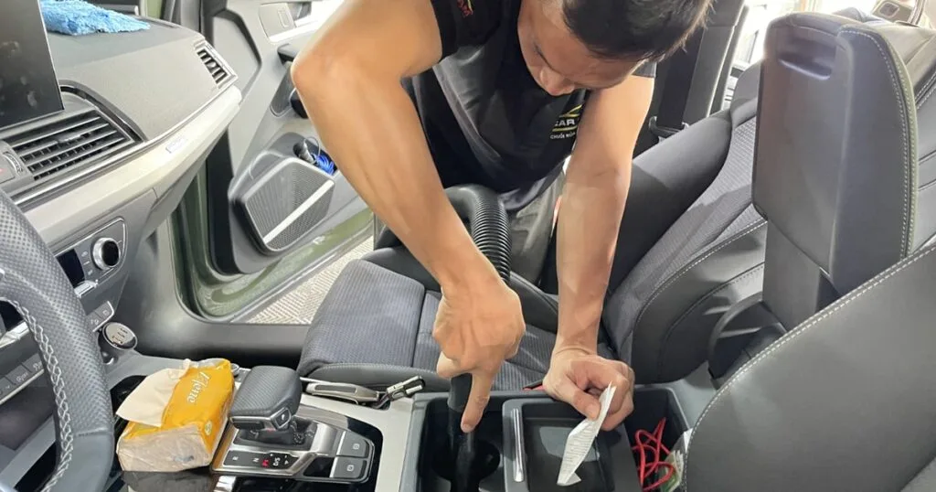 Chăm sóc bảo dưỡng ô tô tại nhà cần chuẩn bị đủ các sản phẩm và bảng checklist công việc thực hiện. - Car Wash Centre