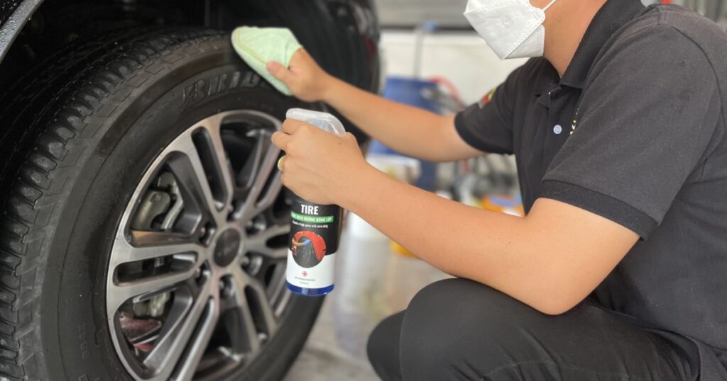 Kiểm tra lốp và áp suất lốp thường xuyên mỗi khi sử dụng xe - Car Wash Centre