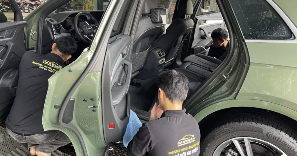 Chăm sóc nội thất ô tô tại Car Wash Centre chi tiết, chuyên nghiệp, sạch sẽ hơn tự làm tại nhà.