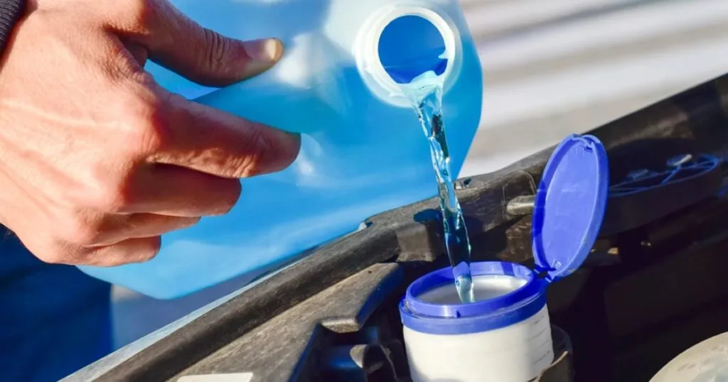 Bổ sung thêm nước rửa kính. - Car Wash Centre