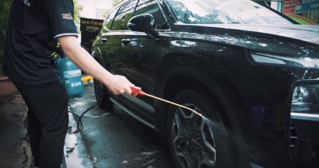 Rửa xe không xả Rinseless Wash phù hợp nhất với mức độ bám bẩn nhẹ đến trung bình.