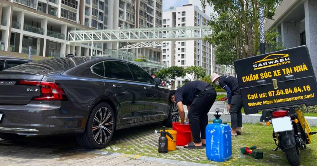 Dịch vụ chăm sóc xe tại nhà của Car Wash Centre sử dụng công nghệ Rinseless Wash độc quyền hiện nay tại Việt Nam.