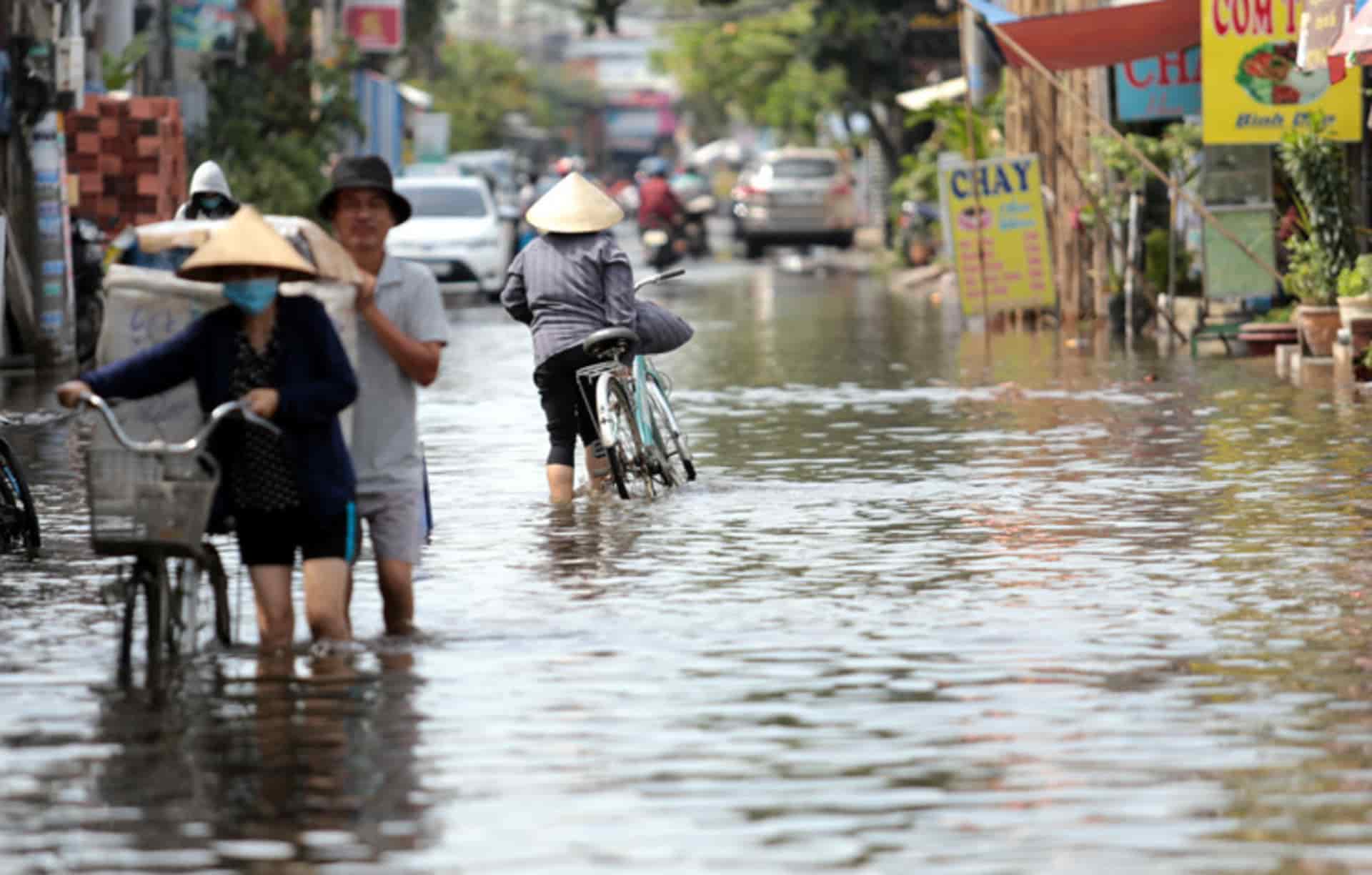 Huyện Bình Chánh luôn xảy ra tình trạng ngập nước, triều cường gây ảnh hưởng đến giá trị xe.