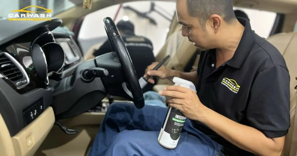 Luôn sử dụng những sản phẩm vệ sinh nội thất ô tô tại nhà chất lượng, chính hãng, rõ nguồn gốc.