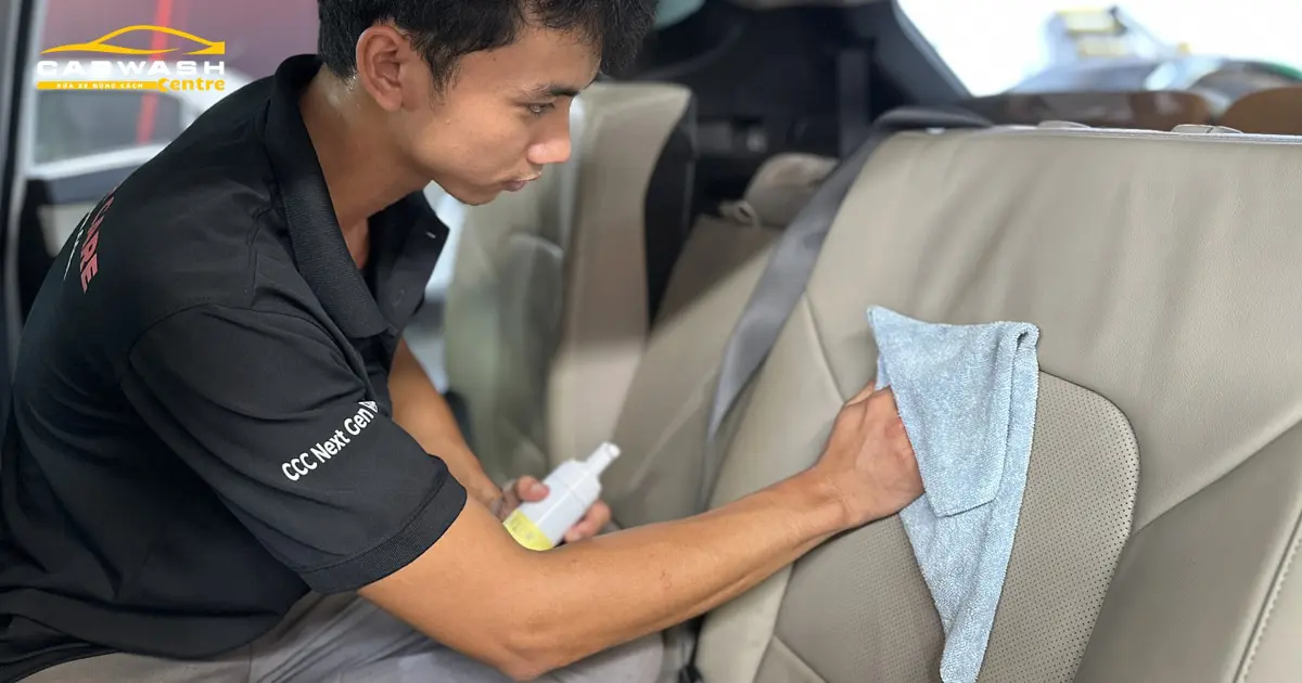 Không sử dụng các hoá chất gây ăn mòn da ghế, vải nỉ.