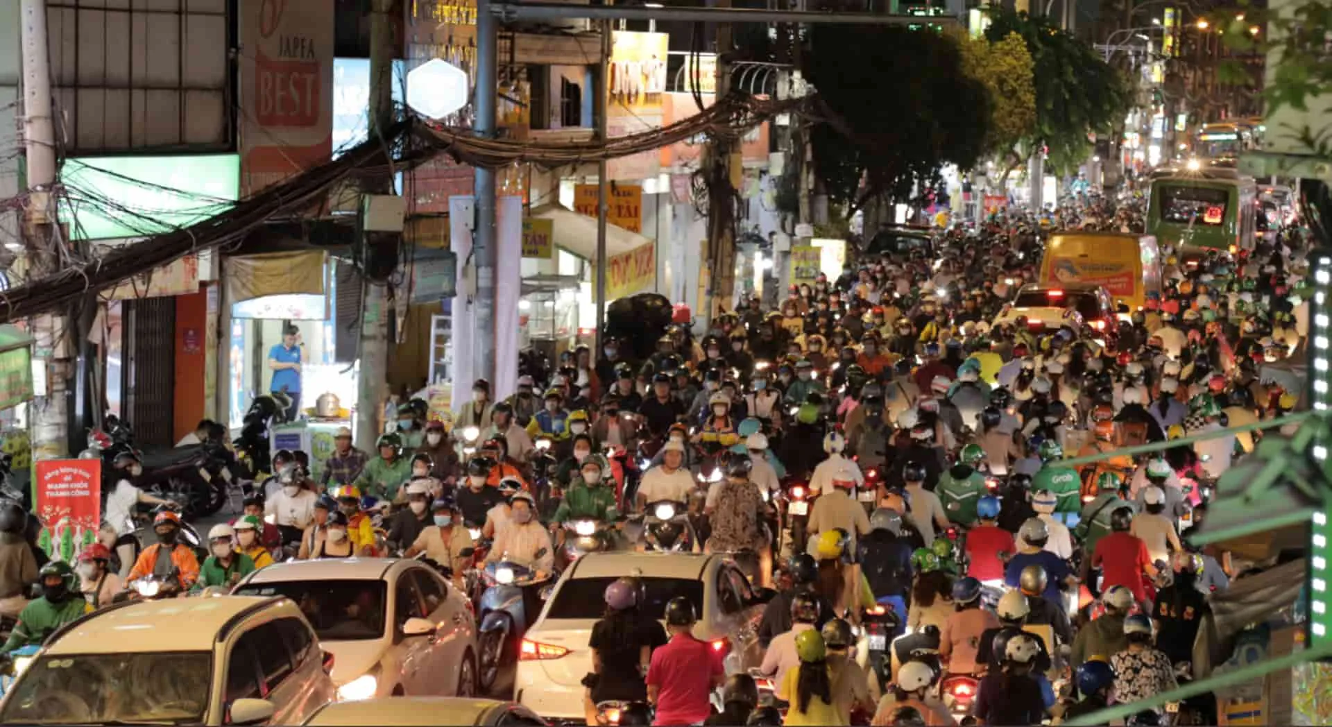 Kẹt xe giờ cao điểm tại Quận 3